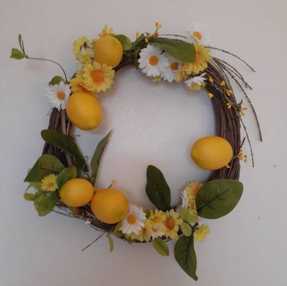 Lemony Fresh Wreath - Picture 5 of 5